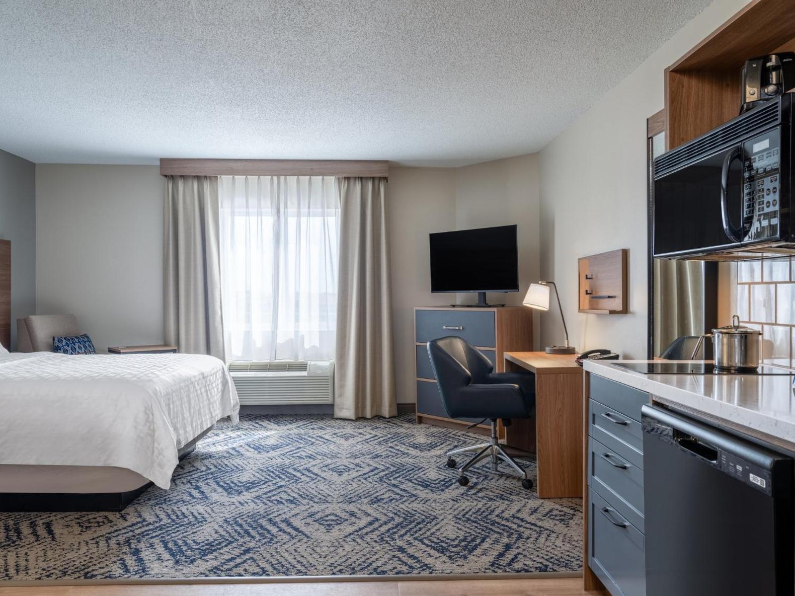 Candlewood Suites Rockford an IHG Hotel Main image 2